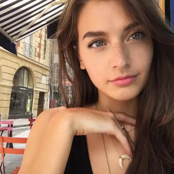 девчата в одежде