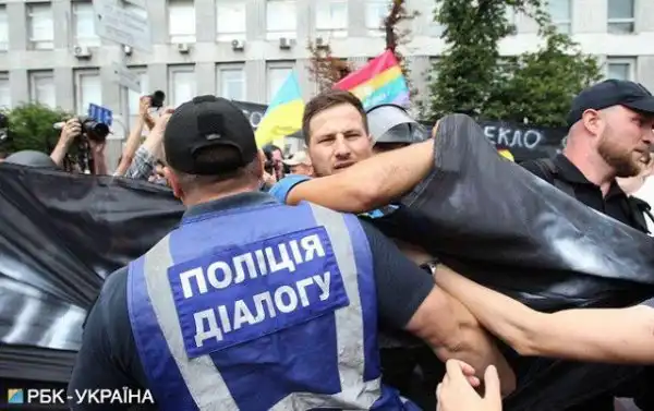 В Киеве представители ЛГБТ провели "Марш равенства"