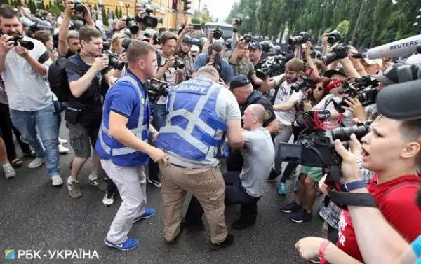 В Киеве представители ЛГБТ провели "Марш равенства"