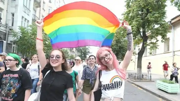 В Киеве представители ЛГБТ провели "Марш равенства"