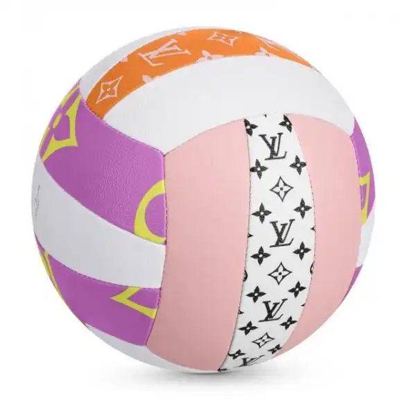 Мяч для игры в волейбол, как предмет роскоши