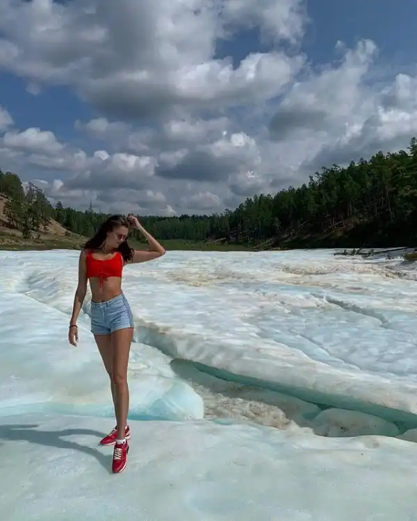 Отдых на ледяном пляже в Якутии