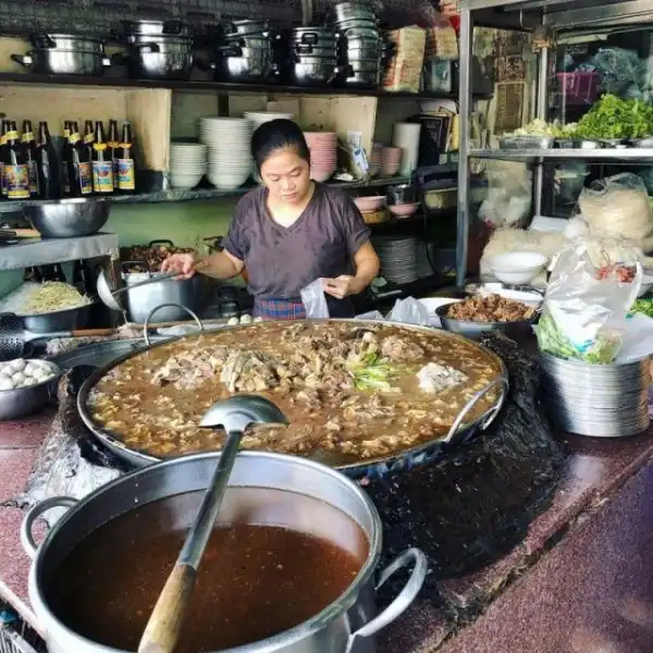 В тайском ресторане суп готовят из остатков вчерашнего на протяжении 45 лет