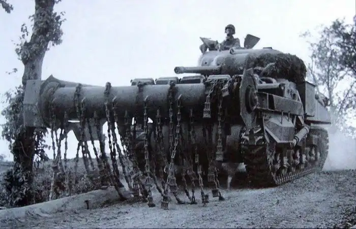 15 минных тральщиков на базе танков Великой отечественной