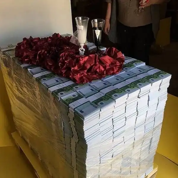 Богатые детишки сорят деньгами