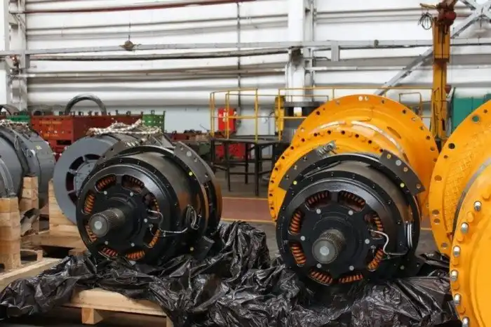 Сколько двигателей имеет самый большой 360 тонный БелАЗ на электрической тяге?