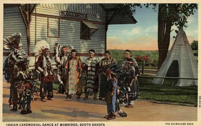 Повседневная жизнь коренных народов США в почтовых открытках XX века