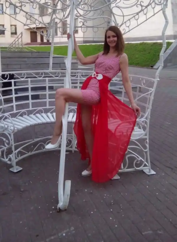 Замуж тебе надо, а ты всё перед фотиком выёживаешься