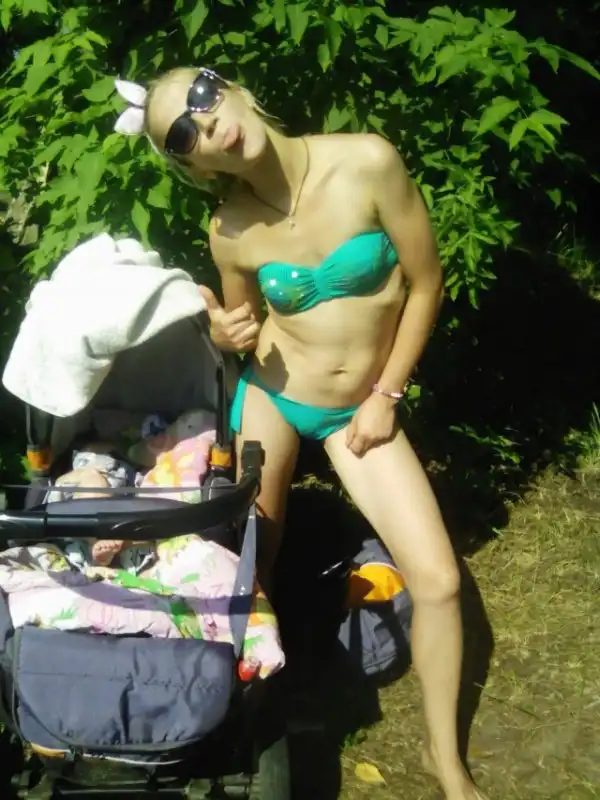 Замуж тебе надо, а ты всё перед фотиком выёживаешься