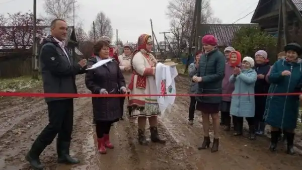 Торжественное открытие дороги в удмуртской деревне