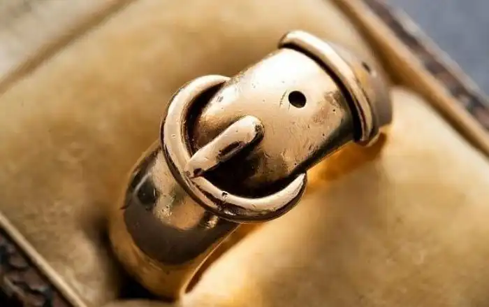 Украденное кольцо Оскара Уайльда нашли спустя 20 лет после кражи