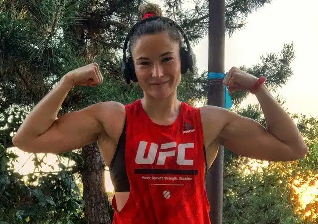 Украинская девушка-боец UFC Марина Мороз не боится откровенных фото