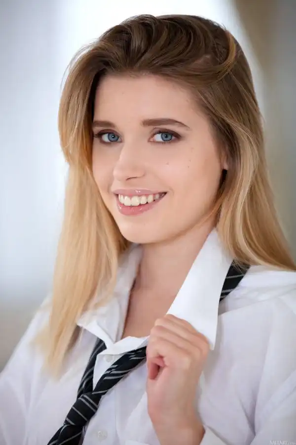Freya Mayer