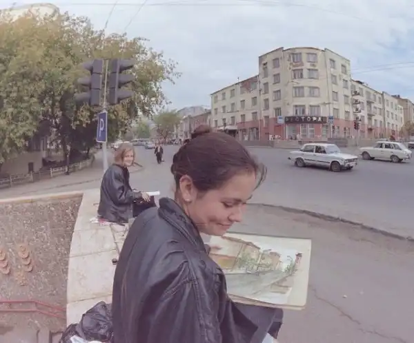 Девушки передают привет из 90-х