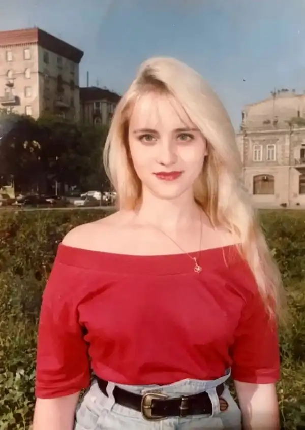 Девушки передают привет из 90-х