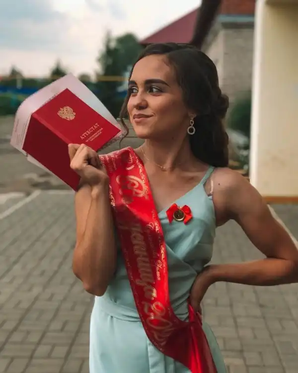 Самые сногсшибательные выпускницы школ 2021 года. Часть 2