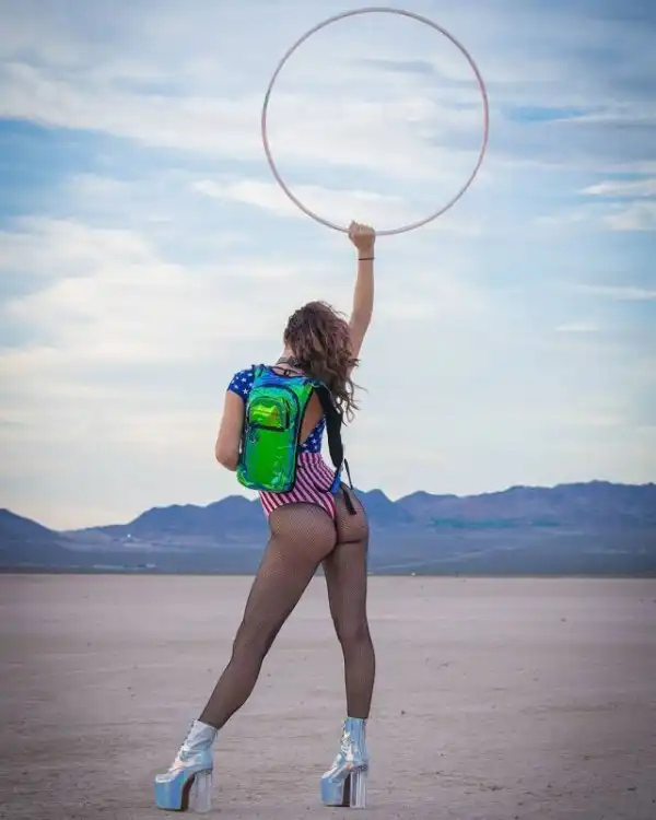 Девушки с фестиваля Burning man