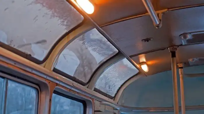 Зачем советскому ПАЗику окна на крыше, если другие автобусы обходились без них