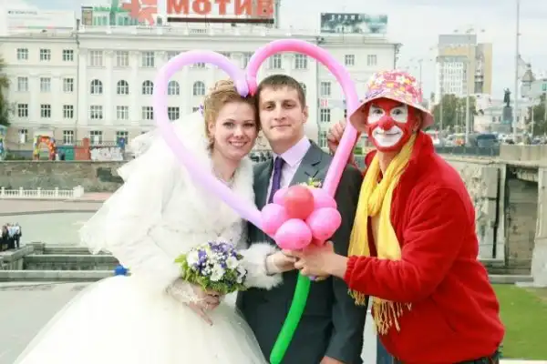 А обещал незабываемую фотосессию, шаромыжник