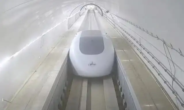 В Китае тестируют "парящие в вакууме" поезда - это ответ Илону Маску