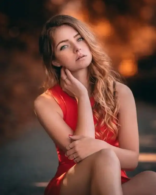 Девушки в красном