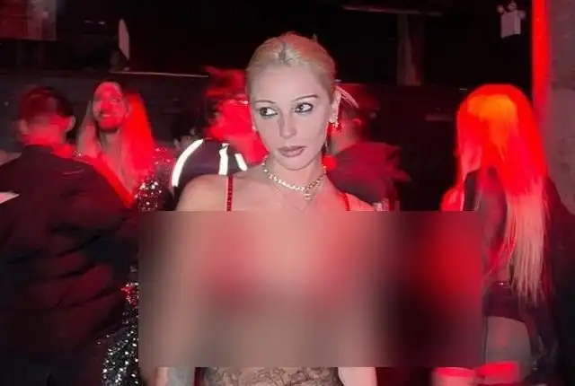 Настя Ивлеева бурно отметила 14 февраля и пришла на вечеринку в "голом платье"