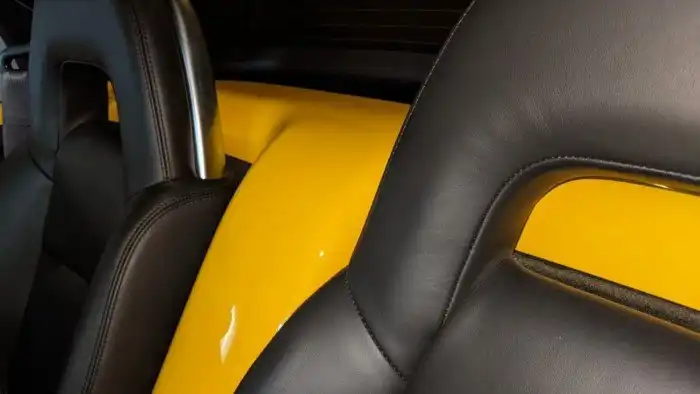 Этот Chevrolet SSR 2005 года выпуска, который провёл в сарае 18 лет, никогда не был на мойке Этот Chevrolet SSR 2005 года выпуска, который провёл в сарае 18 лет, никогда не был на мойке