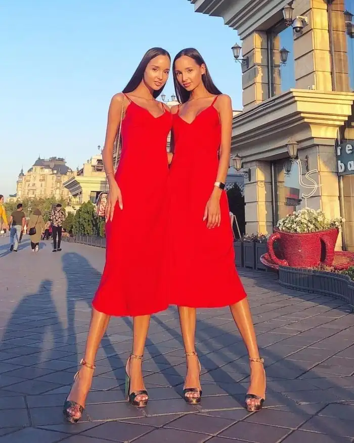Алина и Аделина - скандальные и красивые близняшки из Казани Алина и Аделина - скандальные и красивые близняшки из Казани