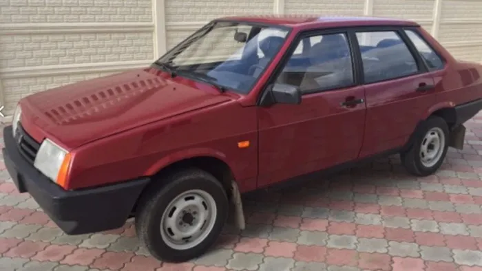 Как в 90-е годы российский автопром выдержал конкуренцию с иномарками Как в 90-е годы российский автопром выдержал конкуренцию с иномарками
