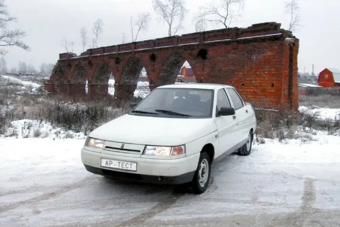 Как в 90-е годы российский автопром выдержал конкуренцию с иномарками Как в 90-е годы российский автопром выдержал конкуренцию с иномарками