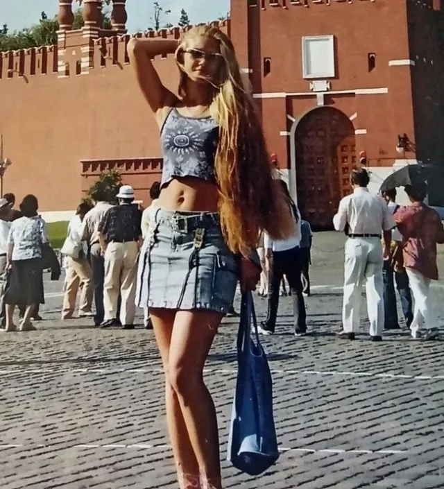 Девушки передают привет из 90-х Девушки передают привет из 90-х
