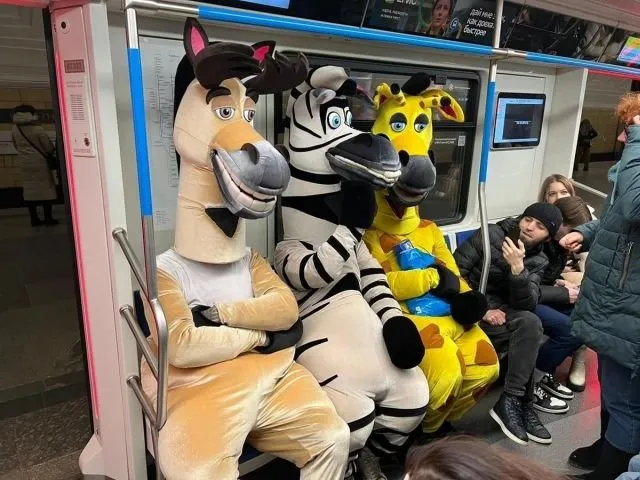 Модники и чудаки из метро Модники и чудаки из метро