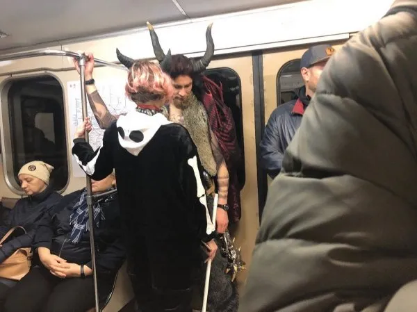 Модники и чудаки из метро Модники и чудаки из метро
