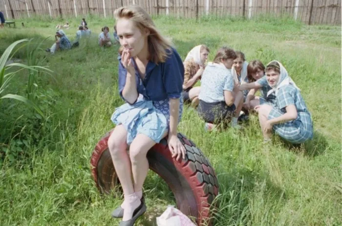 Когда не было соцсетей: фото девушек 90-х, которые только сейчас попали в интернет