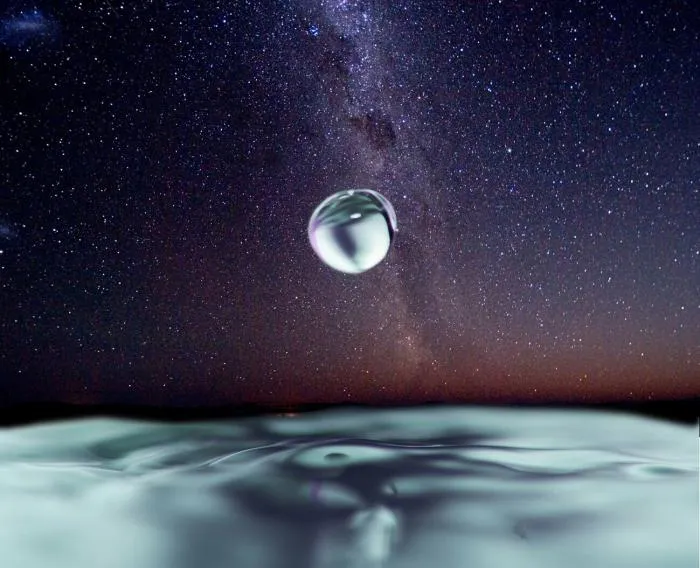 Чего больше – молекул в капле воды или звёзд в Галактике?