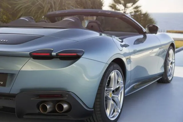 Новый четырехместный Ferrari Roma Spider Новый четырехместный Ferrari Roma Spider