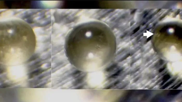 Китайцы нашли на Луне странные стеклянные бусины с водой внутри