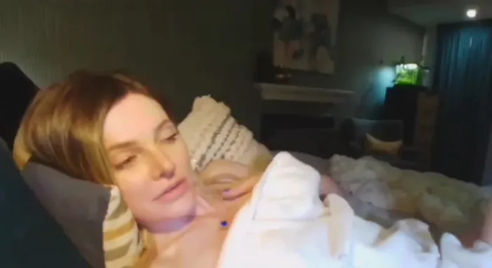 Под полотенцем⁠⁠ (18+)