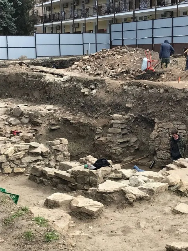 Археологи нашли древний город на территории санатория в Анапе
