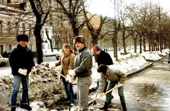 Колоритные фото с советских субботников