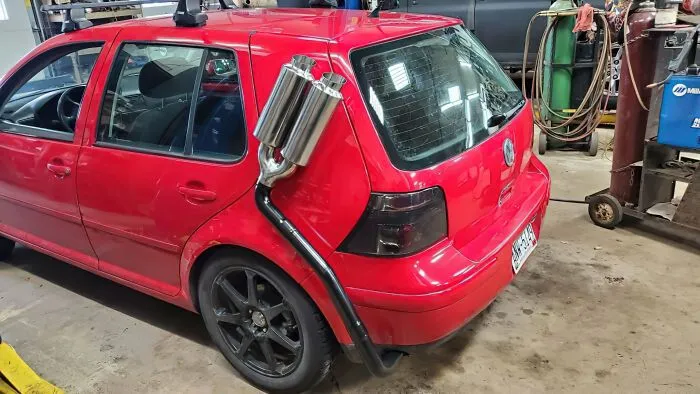 Суровые будни американских автомехаников выглядят примерно так Суровые будни американских автомехаников выглядят примерно так