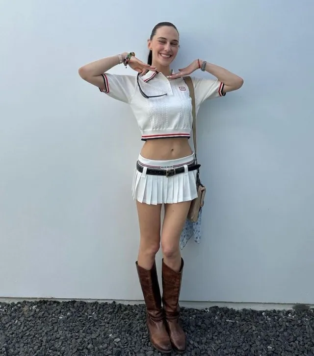 Девушки с фестиваля Coachella 2023 Девушки с фестиваля Coachella 2023