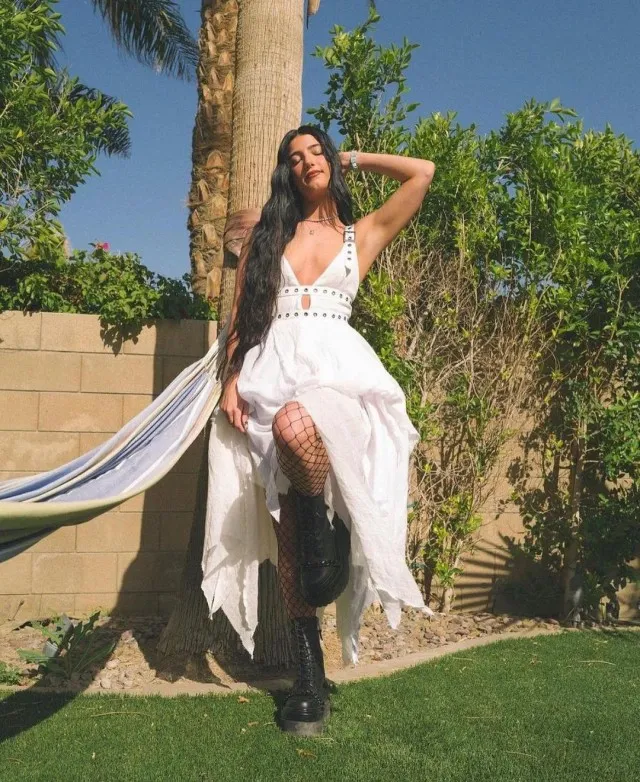 Девушки с фестиваля Coachella 2023 Девушки с фестиваля Coachella 2023
