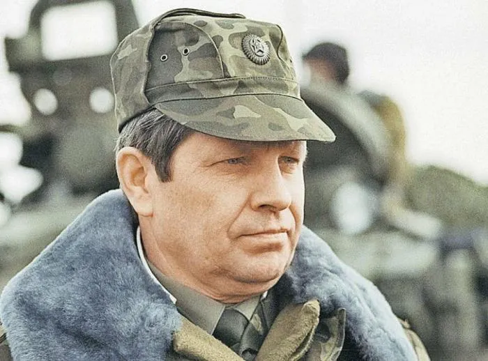 Ельцин уже летел продавать Курилы, но тут его ловко обхитрил один офицер: как ему это удалось