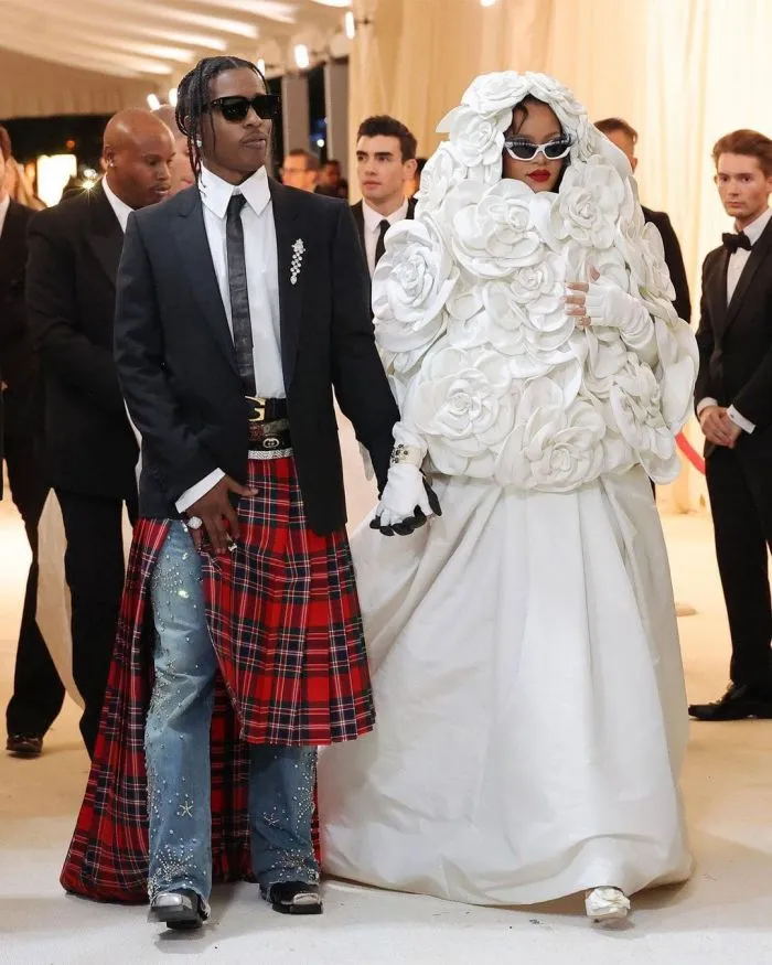 20 самых интересных звёздных образов бала Met Gala 2023, посвященного памяти Карла Лагерфельда 20 самых интересных звёздных образов бала Met Gala 2023, посвященного памяти Карла Лагерфельда