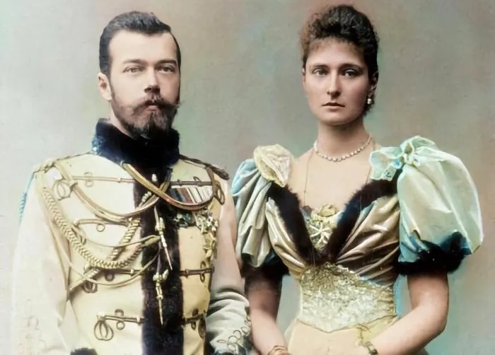 Почему Николай II и английский король Георг V очень похожи друг на друга? Какие родственные узы их связывали? Рассказываю подробно