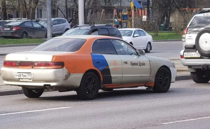 Не вырубишь и топором: забавные надписи на автомобилях Не вырубишь и топором: забавные надписи на автомобилях