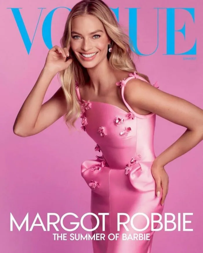Марго Робби снялась в ярком образе куклы Барби для журнала Vogue
