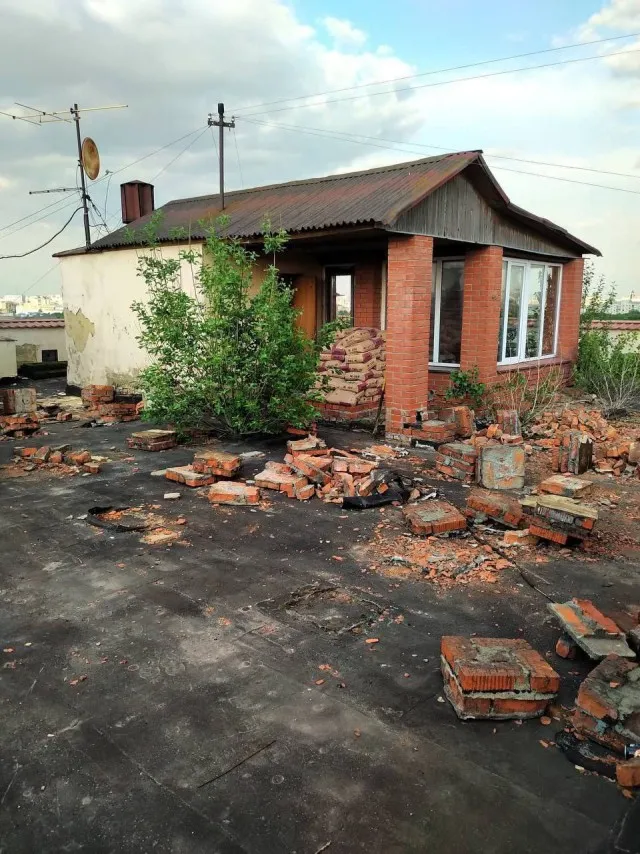 Решение острого жилищного вопроса: Москвич, который живет на крыше