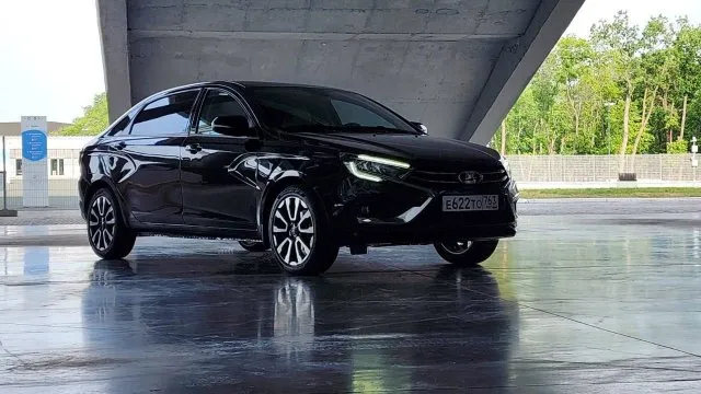 Lada Aura за 2 миллиона рублей представлена на выставке в Сочи